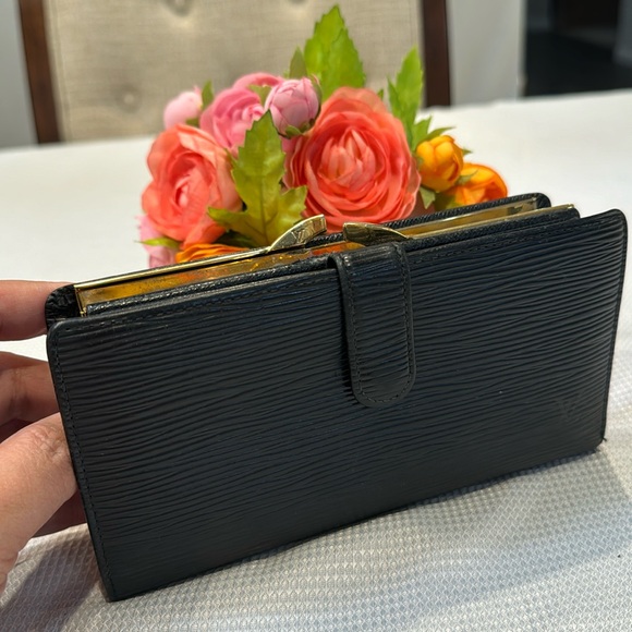 Authentic Louis Vuitton Epi kisslock wallet - Picture 1 of 14